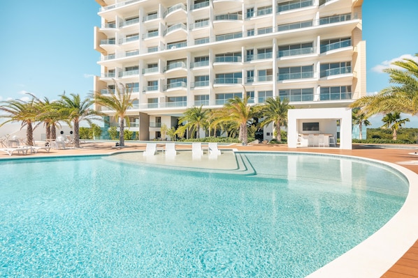 Pool - Luxurious Retreat in Exclusive Tower in Cap Cana (Punta Cana)