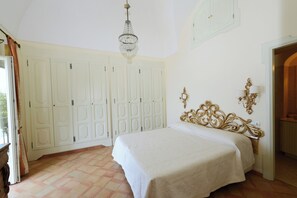 2 bedrooms, iron/ironing board, free WiFi, bed sheets - Ancient mansion with breathtaking views amid ancient olive and citrus trees (Praiano)