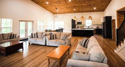 A family oasis located in the heart of Hocking Hills.