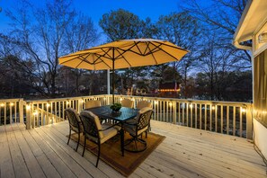 Outdoor dining - Pool, Tree House, Kids Game Room, Grilling & 20 Minutes to Atl Attractions (Lilburn)