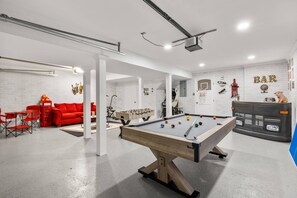 Games room - Pool, Tree House, Kids Game Room, Grilling & 20 Minutes to Atl Attractions (Lilburn)