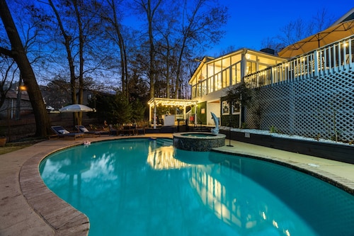 Private Pool, Game Room, Outside Grilling Area  & 20 Minutes to Atl Attractions & $150 in activities