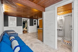 Shower, hair dryer, towels, shampoo - Pool, Tree House, Kids Game Room, Grilling & 20 Minutes to Atl Attractions (Lilburn)