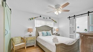 Unclassified image, 4 of 50, button - Manatee Cottage - Private Pool, Tropical Oasis! (Bradenton)