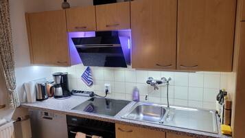 Kühlschrank, Ofen, Herdplatte, Geschirrspüler