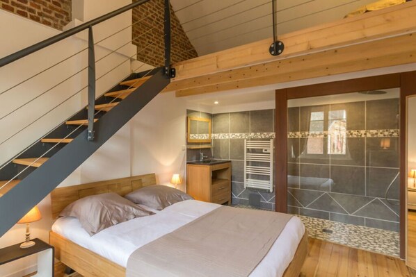 4 quartos, ferros/tábuas de passar roupa, Wi-Fi de cortesia