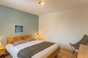 4 habitaciones, tabla de planchar con plancha y wifi gratis 