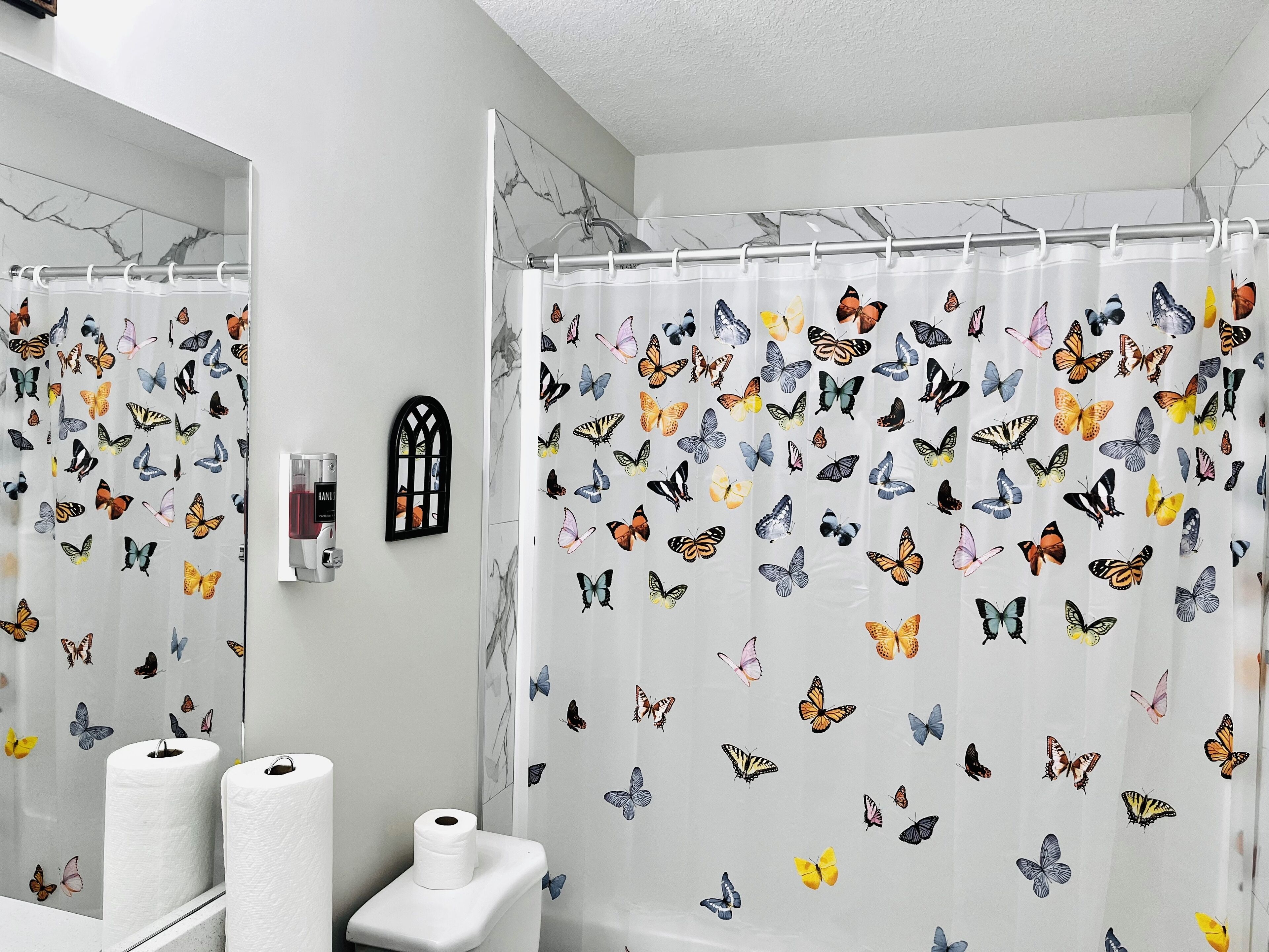 Dusche, umweltfreundliche Kosmetikartikel, Haartrockner, Bidet