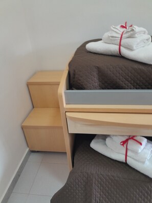 2 bedrooms, iron/ironing board, free WiFi, bed sheets - Cozy house Rosalba is only 700 meters from the crystal clear sea of Scalea (Scalea)