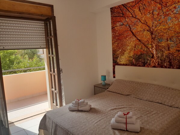 2 bedrooms, iron/ironing board, free WiFi, bed sheets - Cozy house Rosalba is only 700 meters from the crystal clear sea of Scalea (Scalea)