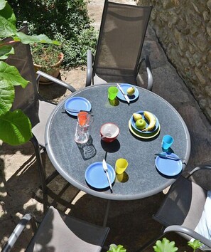 Outdoor dining - Casa Antica1801 Comfortable holiday residence (Stazzona)