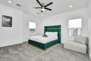 3 bedrooms, desk, iron/ironing board, free WiFi