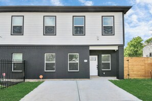Exterior - Emerald Home Luxury Suite A, NRG-Med Center-Toyota Center-Downtown-FIFA WorldCup (Houston)