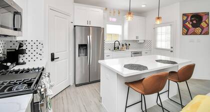 Emerald Home Luxury Suite A, by NRG-Med Center-Toyota Center-Galleria-Downtown