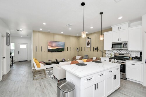 Emerald Home Luxury Suite A, NRG-Med Center-Toyota Center-Downtown-FIFA WorldCup