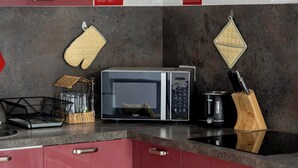 Cafetera/tetera, refrigerador, microondas, horno