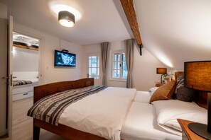 4 bedrooms, WiFi, bed sheets