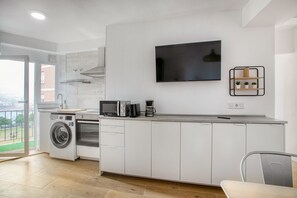 Frigorifero, microonde, forno, macchina per tè/caffè