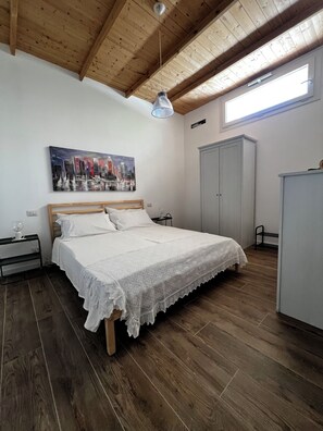 3 soverom, strykejern/-brett, reiseseng for barn og wi-fi