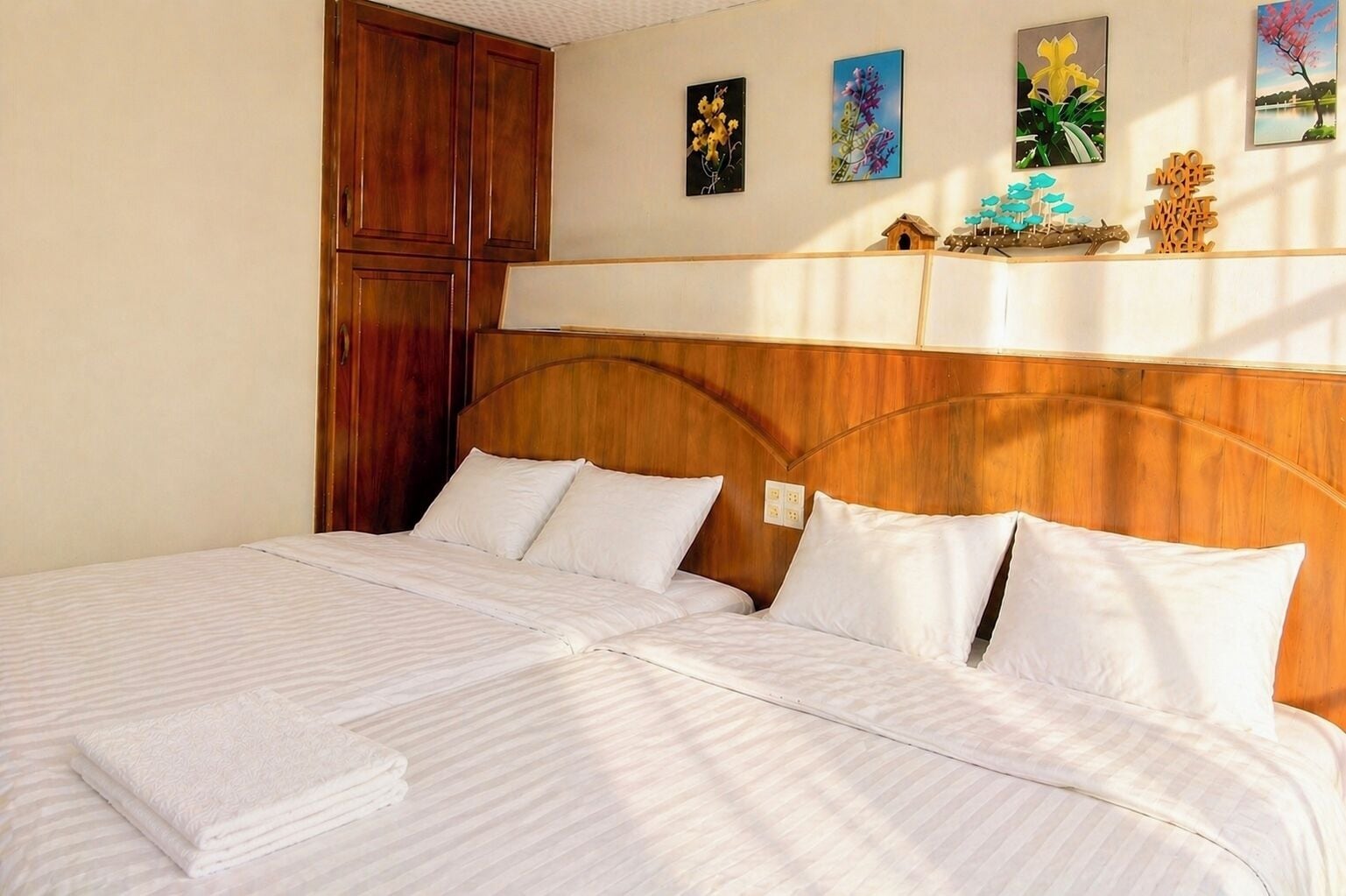 Family Room, Hill View | Desk, laptop workspace, rollaway beds, free WiFi