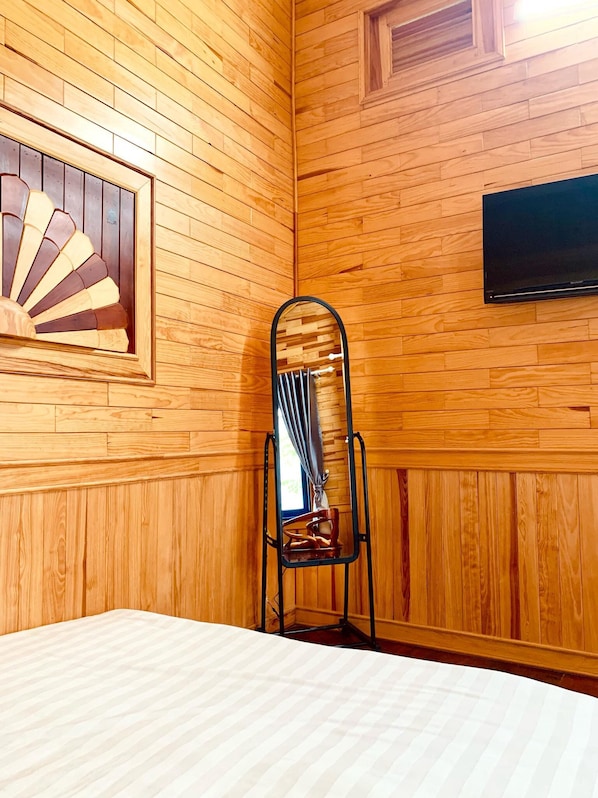 標準單棟小屋, 花園景 | 電視