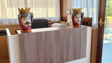 Quầy tiếp tân