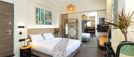 Escritorio, wifi gratis y ropa de cama