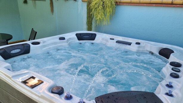 Outdoor spa tub - Appartement with garden, swimming pool and jaccuzzi, 50meters from the beach (Argelès-sur-Mer)
