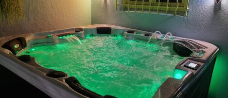 Indoor spa tub