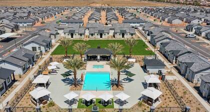 Gleaming Contemporary Home in Canopy w/ Pool,BBQ