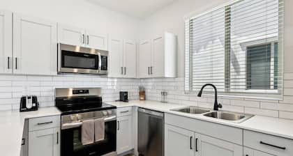 Fresh Modern Home in Canopy w/ Pool,BBQ