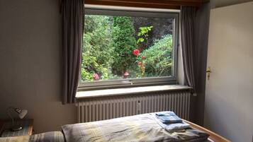 Apartment | 2 bedrooms, travel crib, WiFi (free), bed sheets