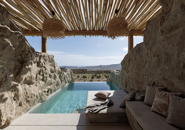 White Art Suite | Minibar, in-room safe, blackout drapes, soundproofing - WhiteArt Suites (Mykonos)