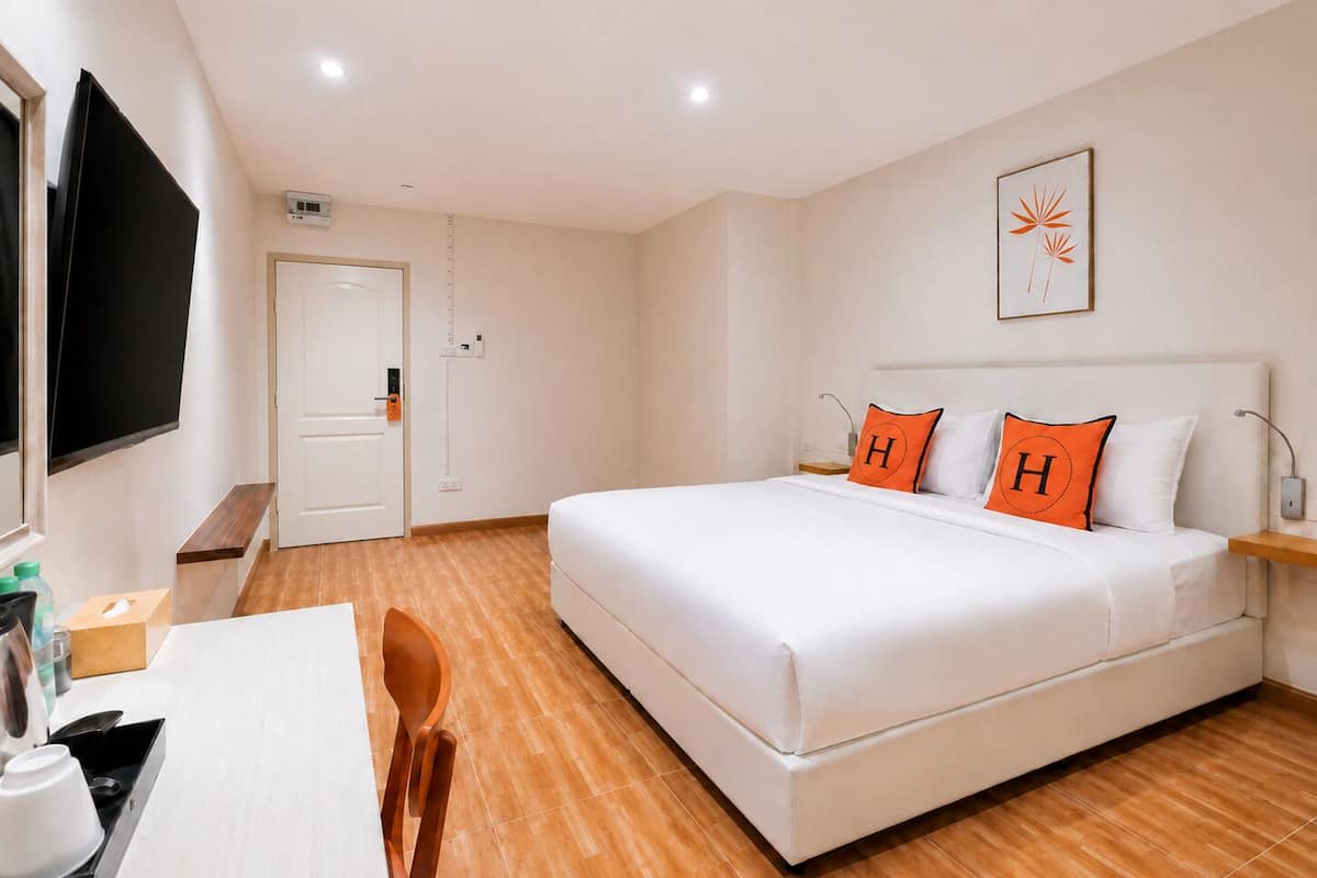 Deluxe Room, No Windows | Desk, laptop workspace, free WiFi, bed sheets