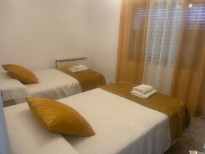 8 chambres, fer et planche à repasser, Wi-Fi, draps fournis