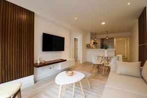 Televisión y oficina 