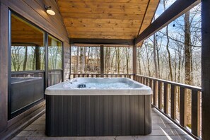 Outdoor spa tub