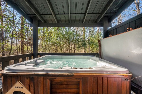 Outdoor spa tub