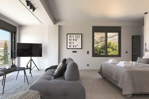 Smart TV - Experience Penthouse by Athens Riviera Suites (Saronida)