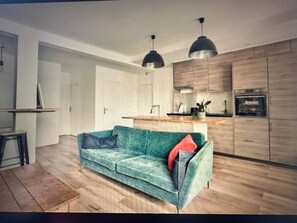 Smart TV - Bel Appartement, Lumineux, Calme, vue Tour Eiffel, Terrasse, Balcon Avec BBQ ! (Paris)