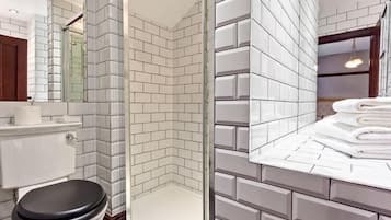 Economy-Doppelzimmer | Badezimmer | Handtücher