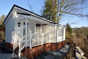 Deluxe Cabin | Individually decorated, individually furnished, iron/ironing board