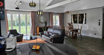 Villa avec piscine, jardin proche gare tgv, apport, Aix en Provence et Marseille