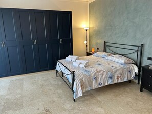 2 chambres, bureau, fer et planche à repasser, Wi-Fi gratuit