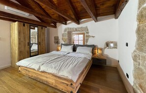 3 quartos, ferros/tábuas de passar roupa, berço de viagem