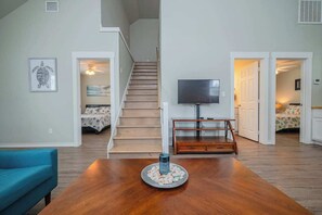 3 室のベッドルーム、WiFi (無料)、ベッドシーツ