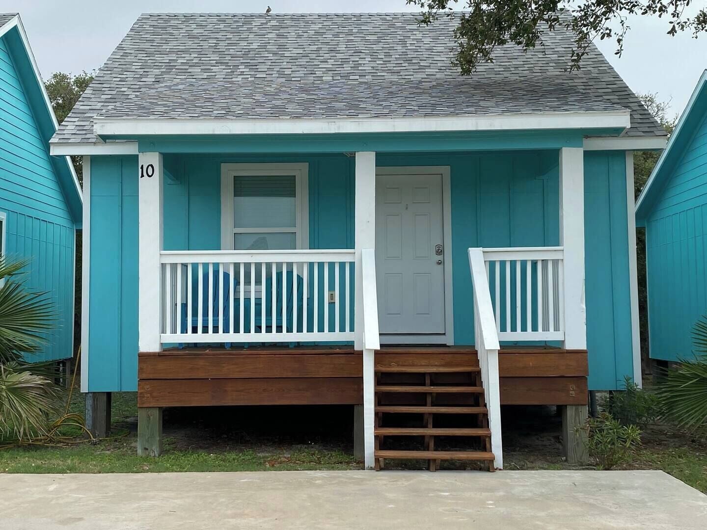 This house is a 2 bedroom(s), 1 bathrooms, located in Rockport, TX.