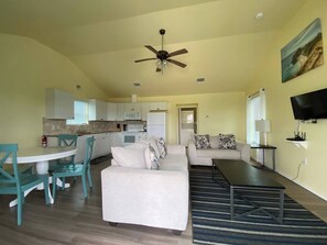 Smart TV - This house is a 1 bedroom(s), 1 bathrooms, located in Rockport, TX. (Rockport)