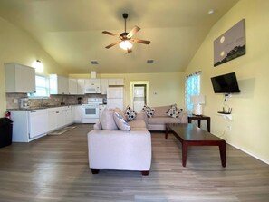 Smart TV - 1 bedroom 1 bath Cottage (Rockport)