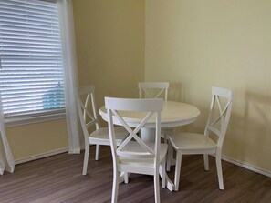 Dining - This house is a 1 bedroom(s), 1 bathrooms, located in Rockport, TX. (Rockport)
